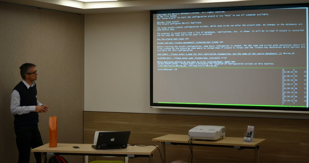 Franck Pachot presenting demo with tmux